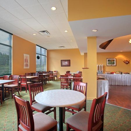 Days Inn By Wyndham Oromocto Conference Centre Εστιατόριο φωτογραφία