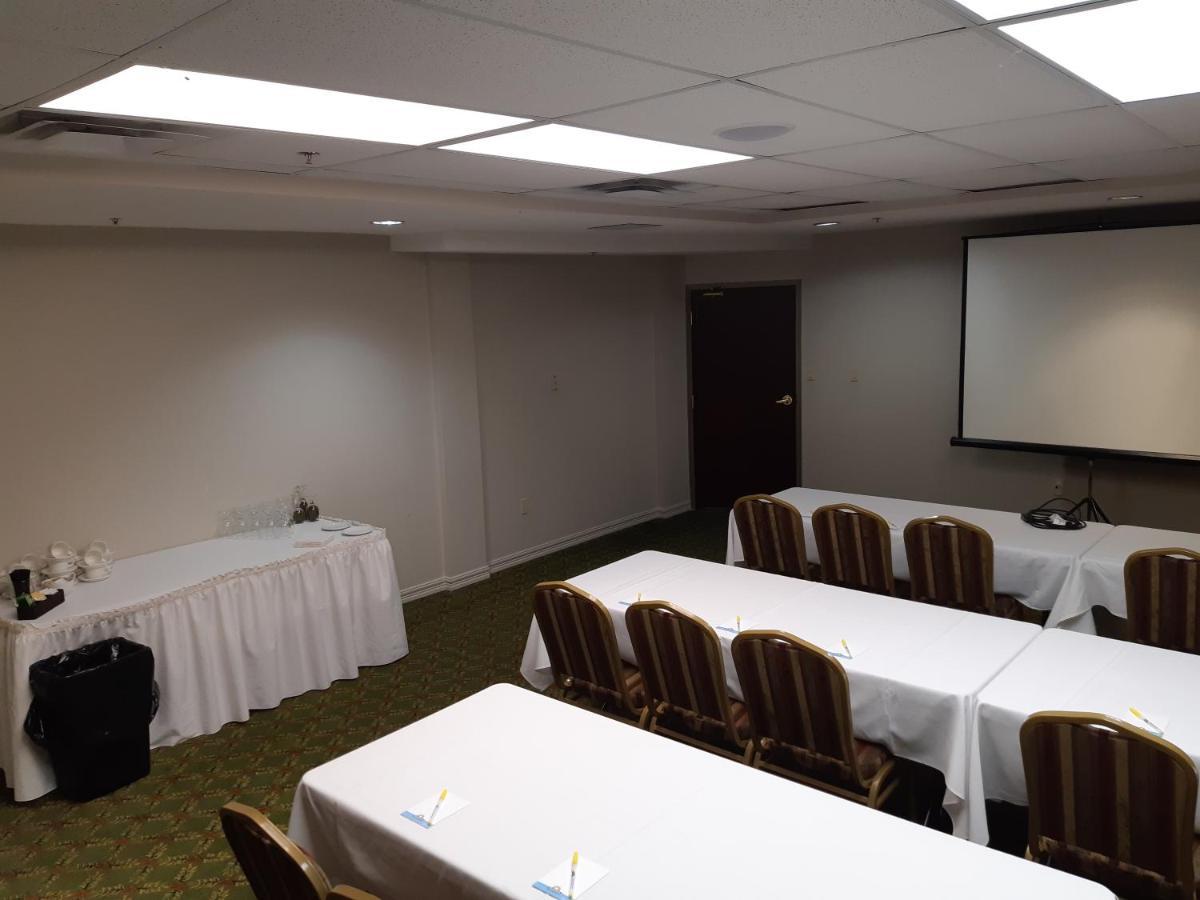 Days Inn By Wyndham Oromocto Conference Centre Εξωτερικό φωτογραφία