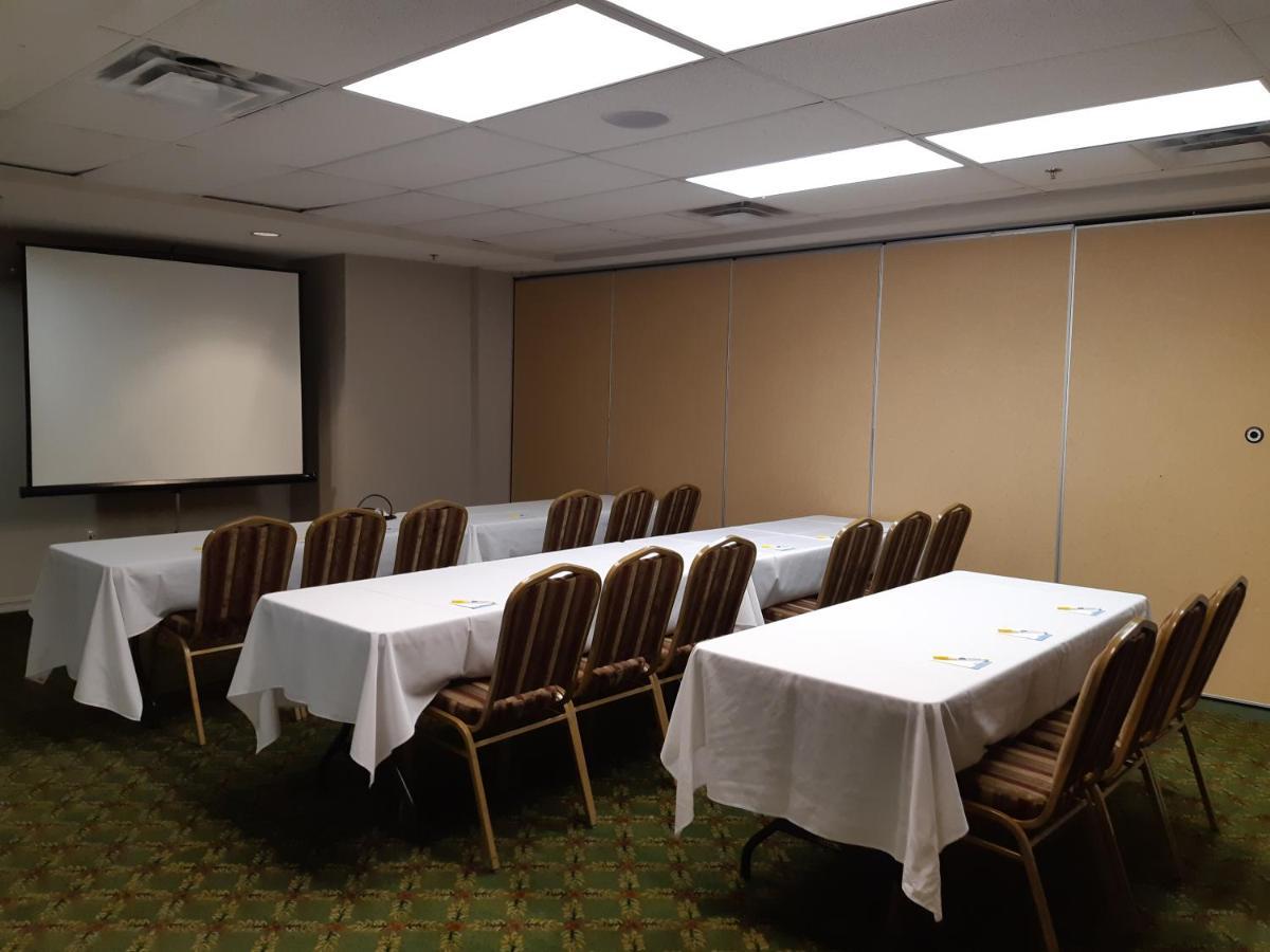 Days Inn By Wyndham Oromocto Conference Centre Εξωτερικό φωτογραφία