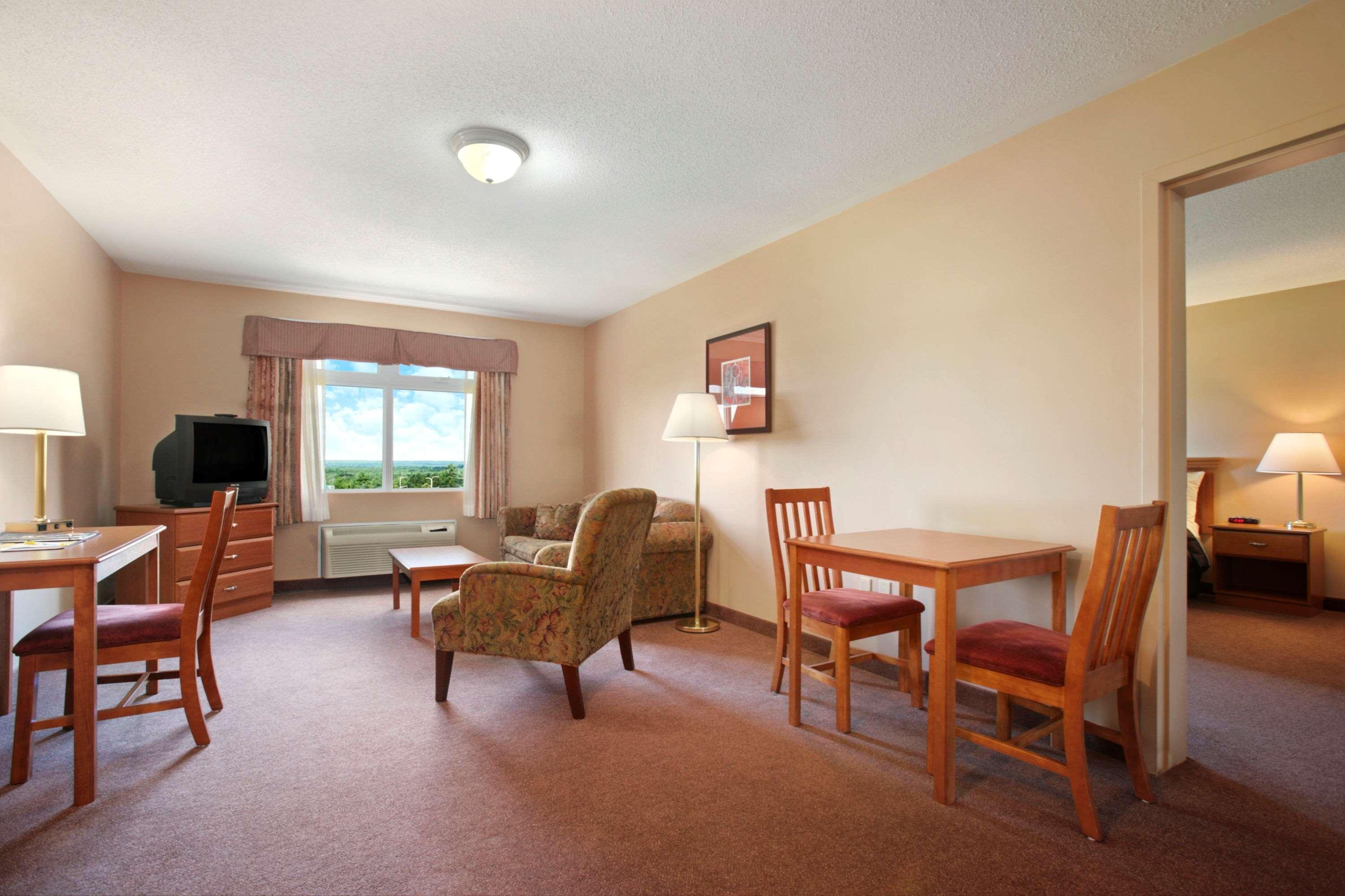 Days Inn By Wyndham Oromocto Conference Centre Εξωτερικό φωτογραφία