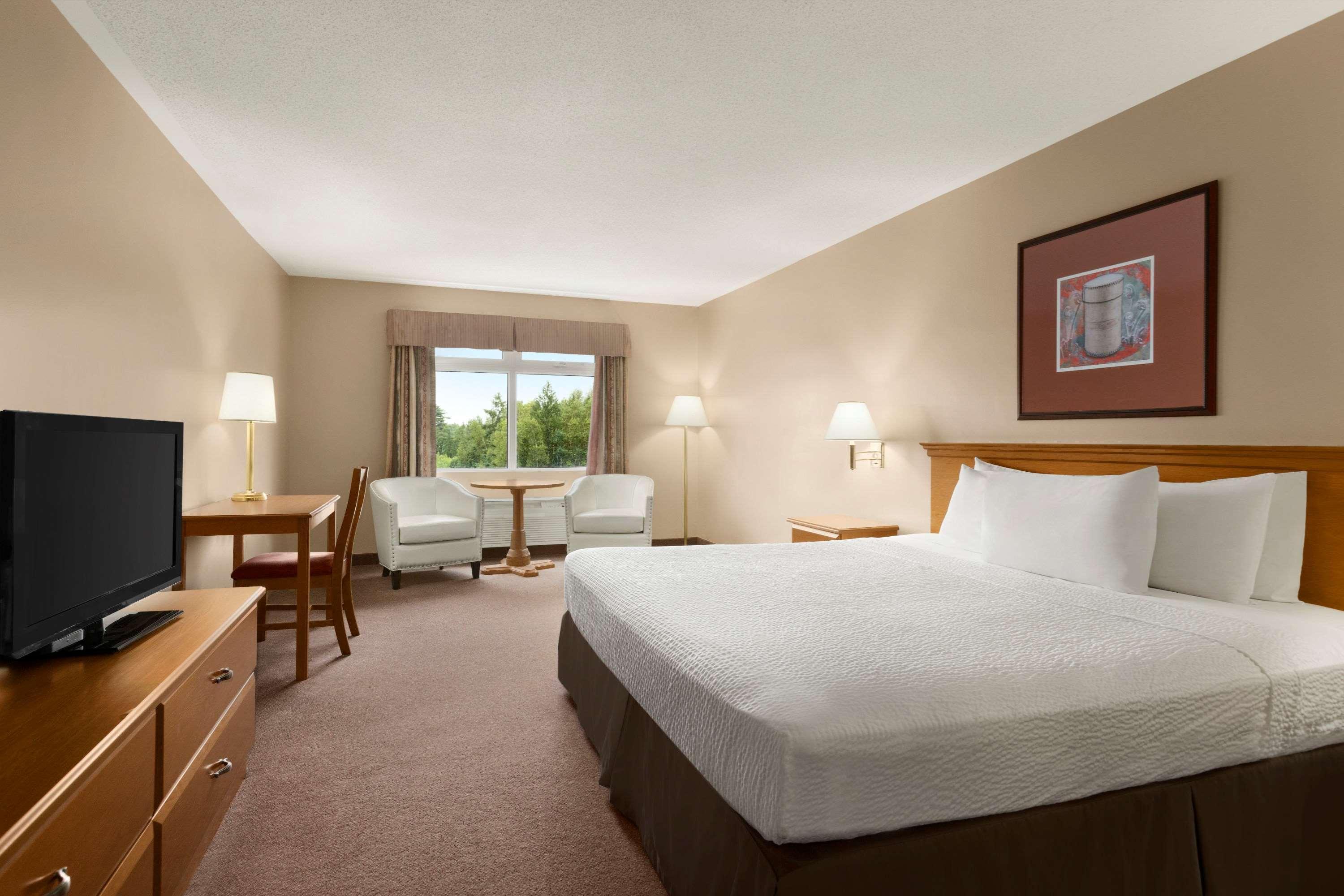 Days Inn By Wyndham Oromocto Conference Centre Εξωτερικό φωτογραφία