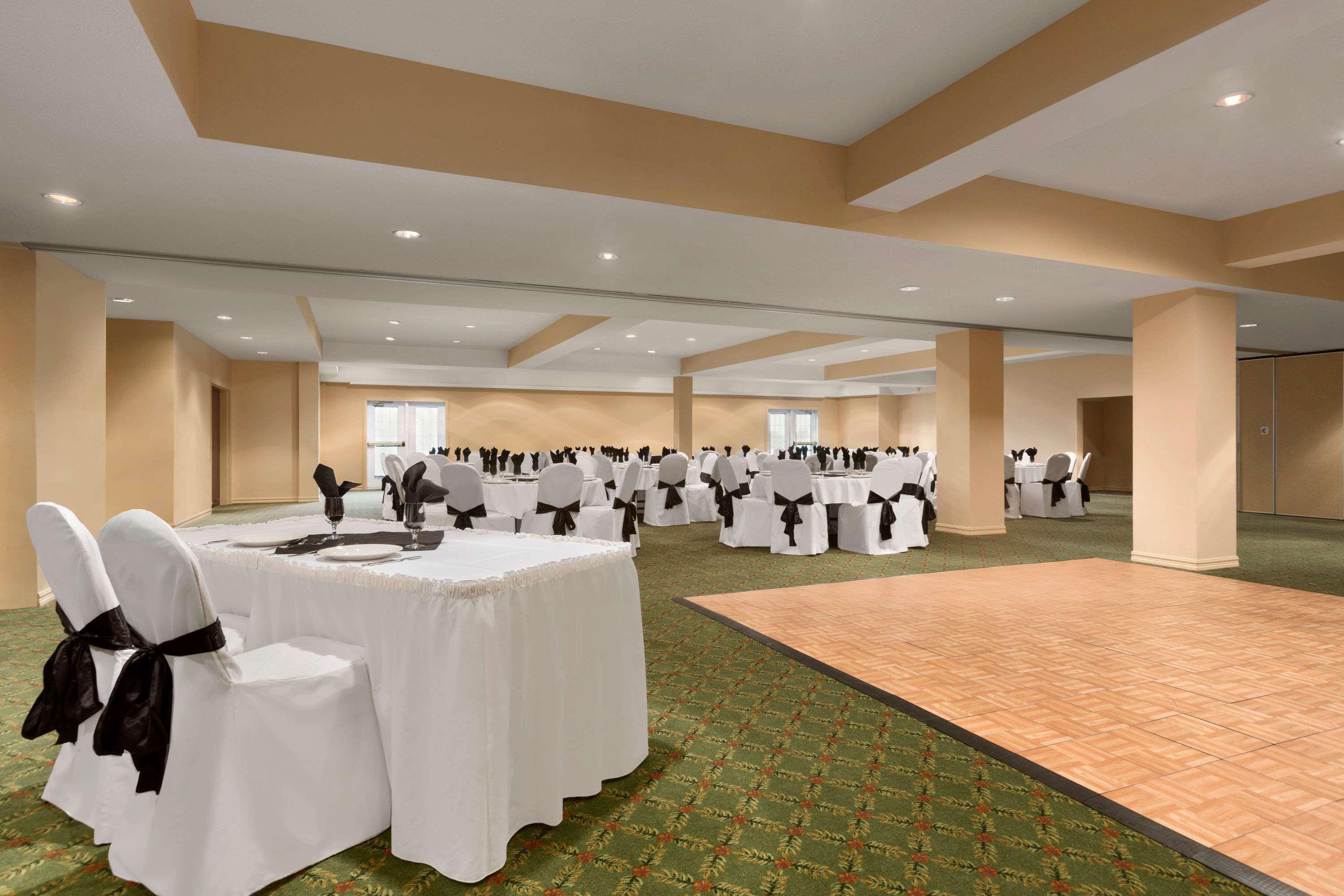 Days Inn By Wyndham Oromocto Conference Centre Εξωτερικό φωτογραφία