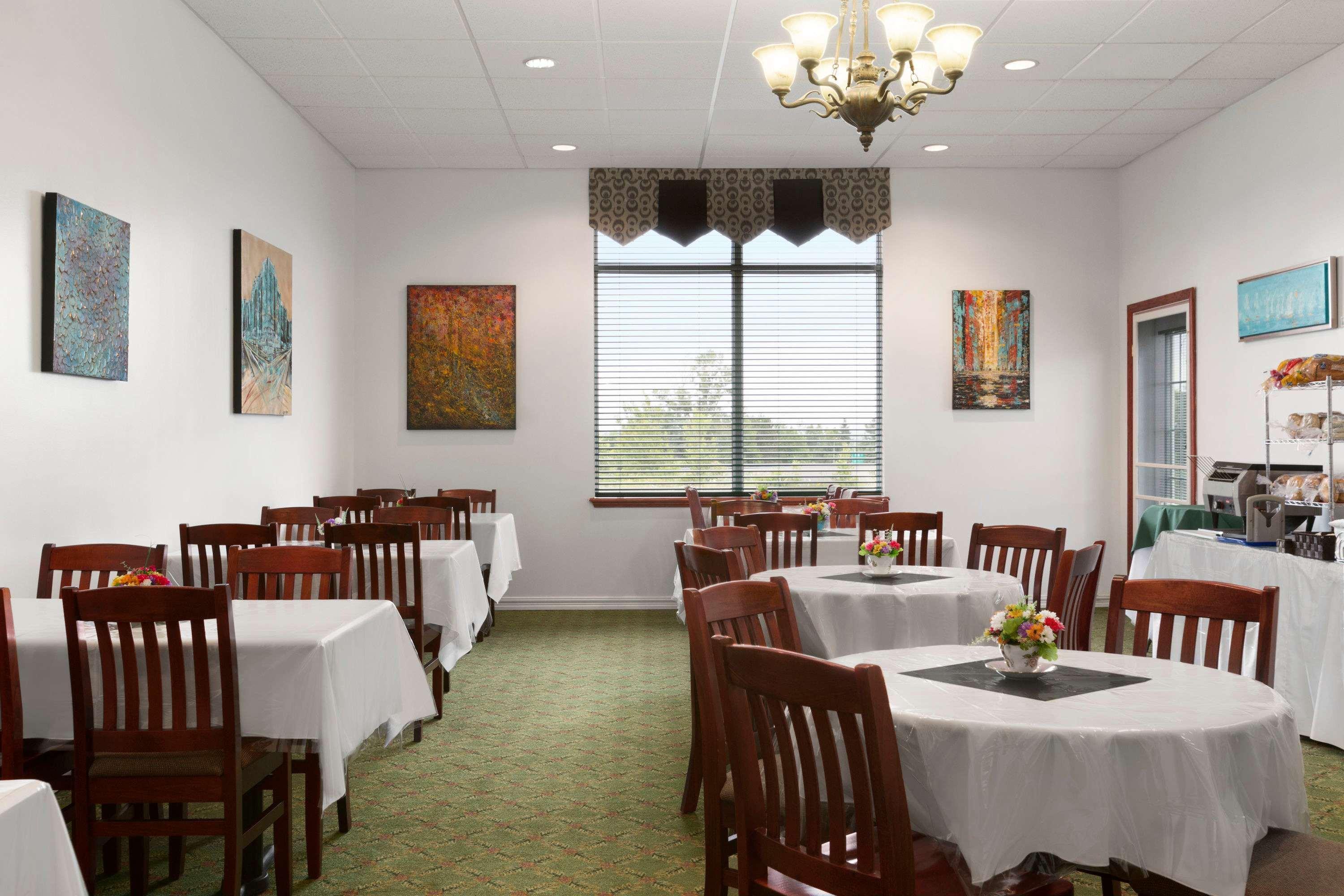 Days Inn By Wyndham Oromocto Conference Centre Εξωτερικό φωτογραφία