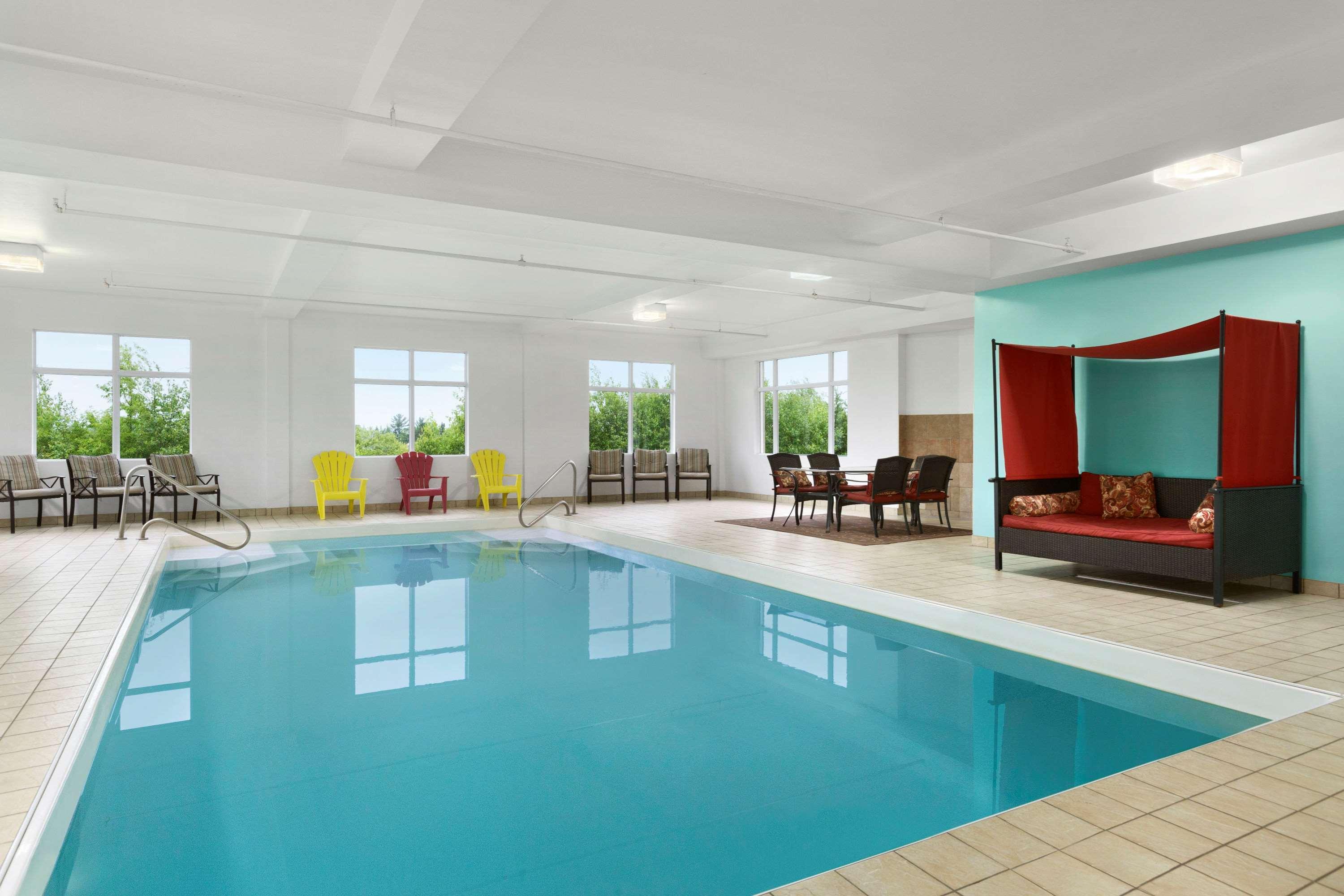 Days Inn By Wyndham Oromocto Conference Centre Εξωτερικό φωτογραφία
