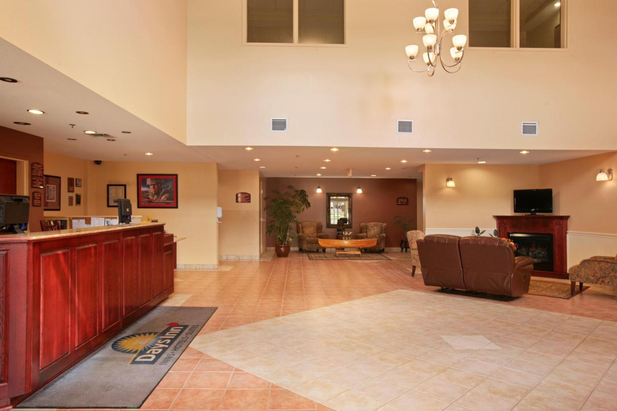Days Inn By Wyndham Oromocto Conference Centre Εξωτερικό φωτογραφία
