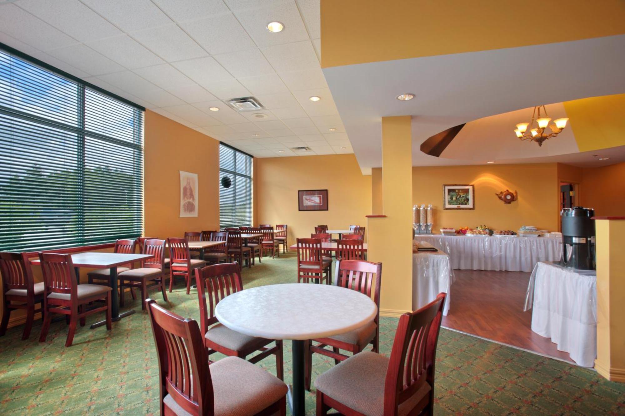 Days Inn By Wyndham Oromocto Conference Centre Εστιατόριο φωτογραφία