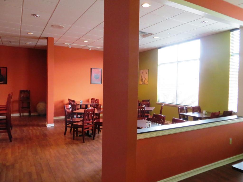 Days Inn By Wyndham Oromocto Conference Centre Εξωτερικό φωτογραφία